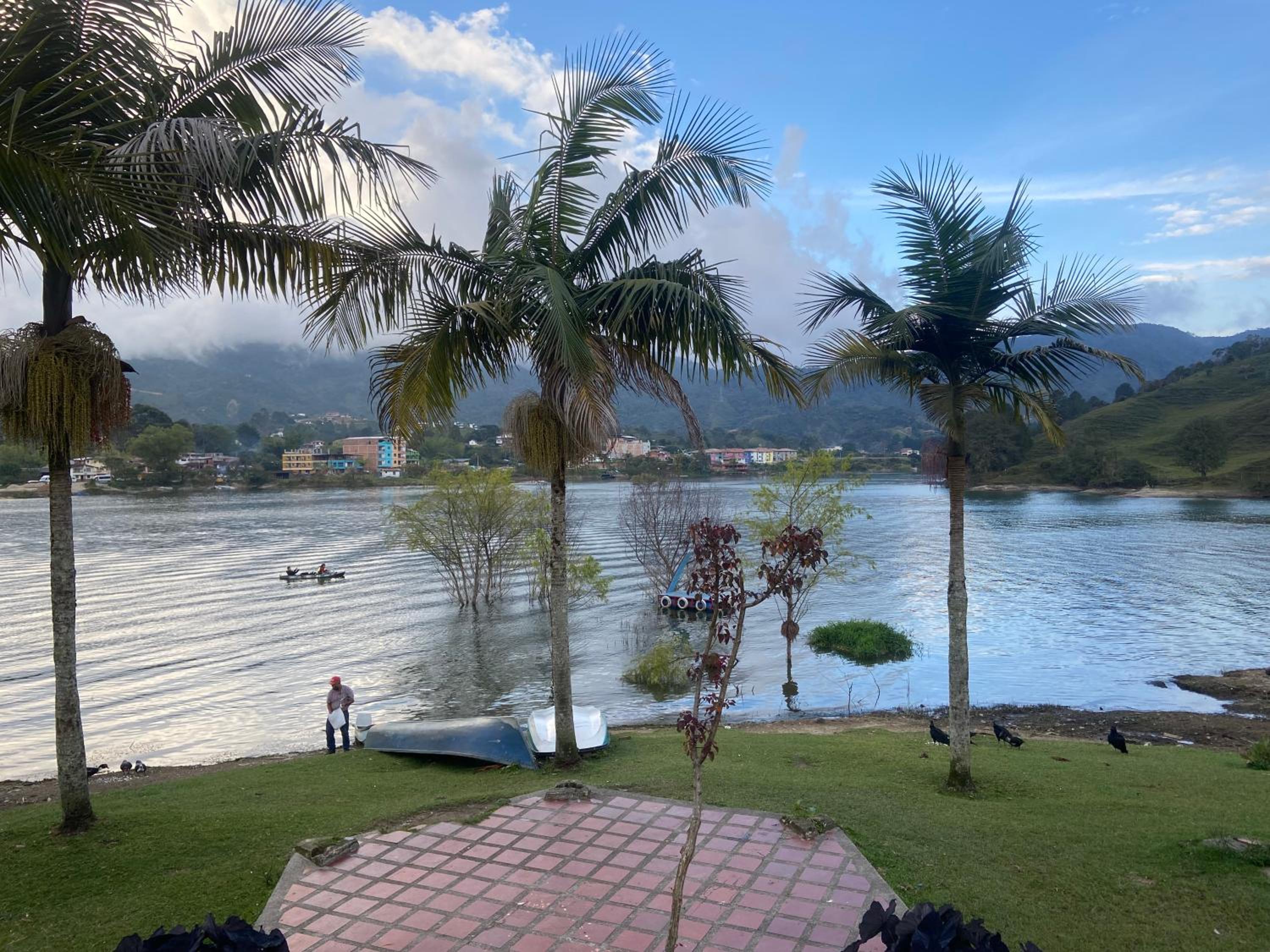 Apartamento con Vista y acceso al lago en Guatape