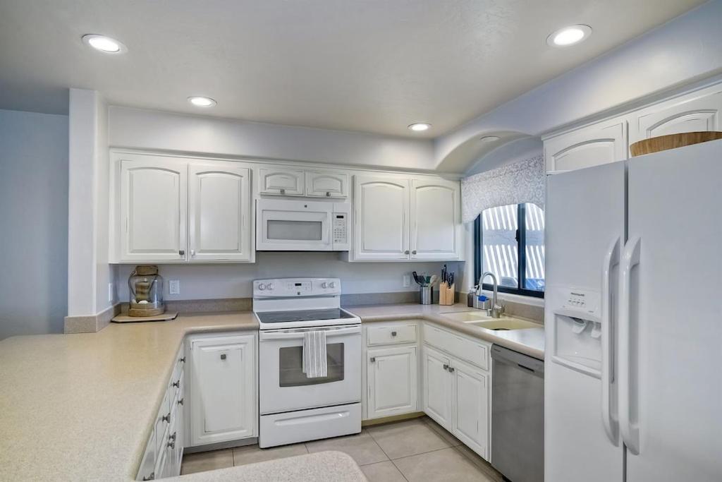 Oceanfront Views, Heated Pool, Hot Tubs, Parking view 4