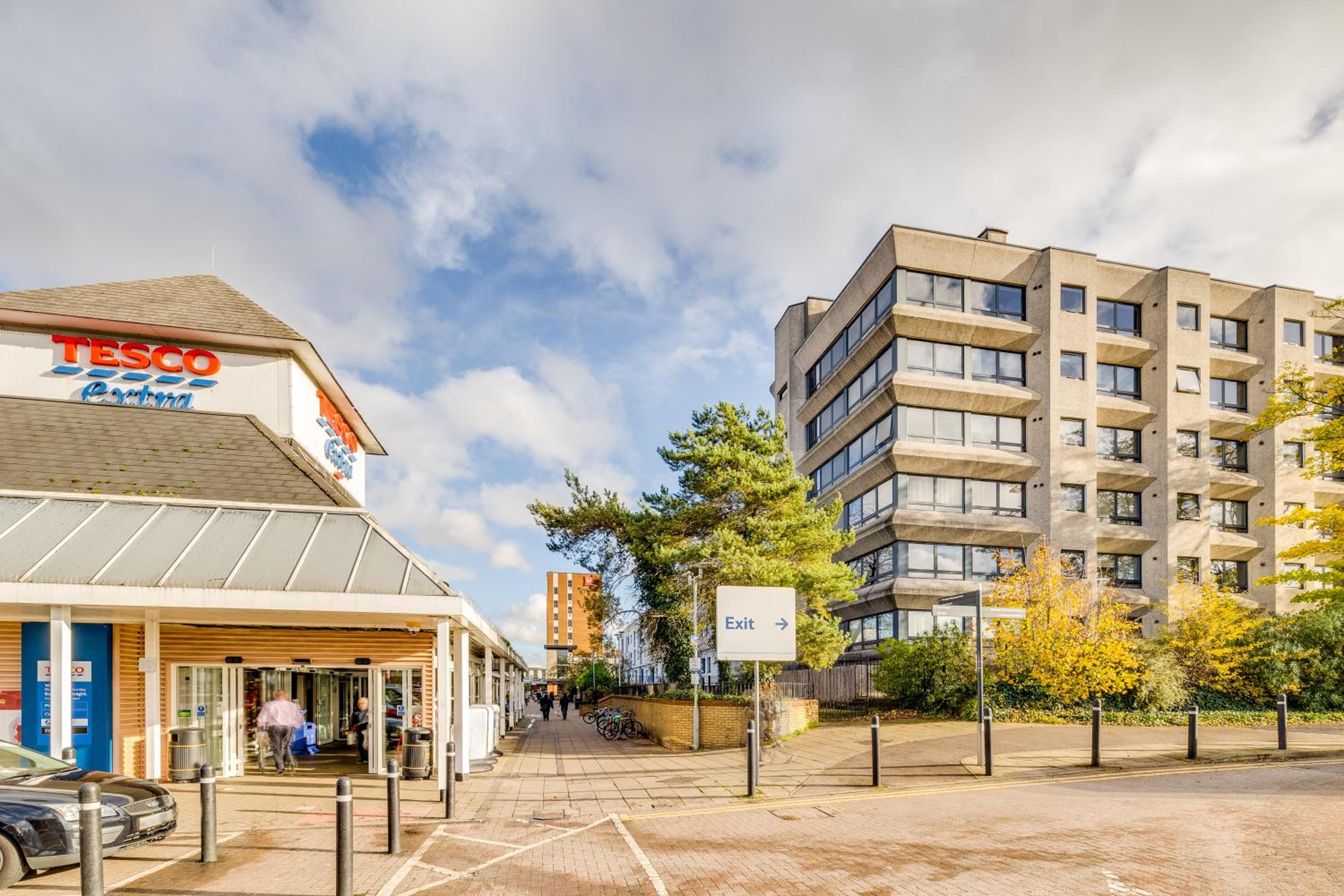 ModernLiving Stevenage 1 Bedroom Apartment Town Centre Sleeps 4 view 3