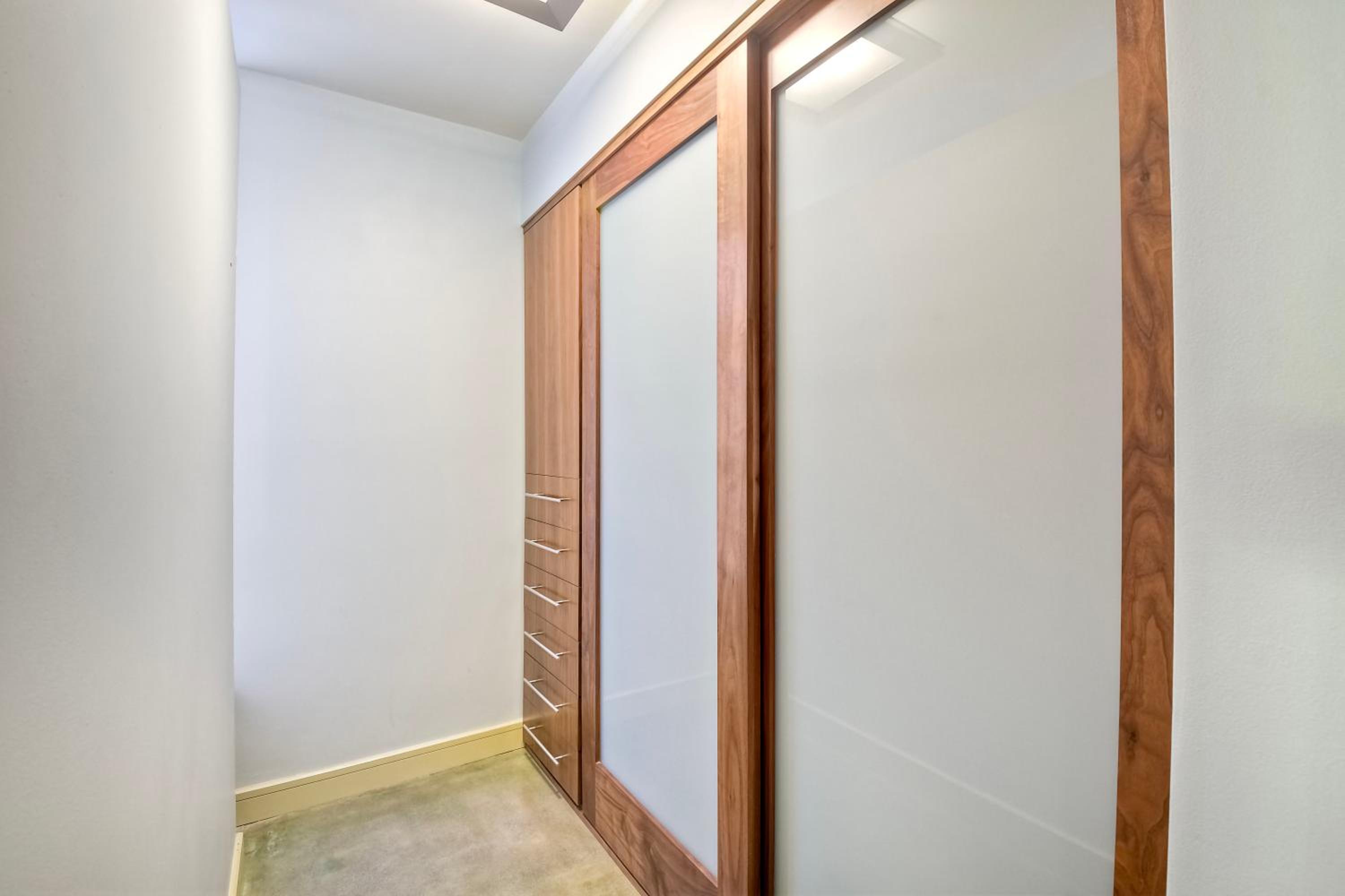 Mid-Century Modern, Award Winning Home, Hot Tub view 3