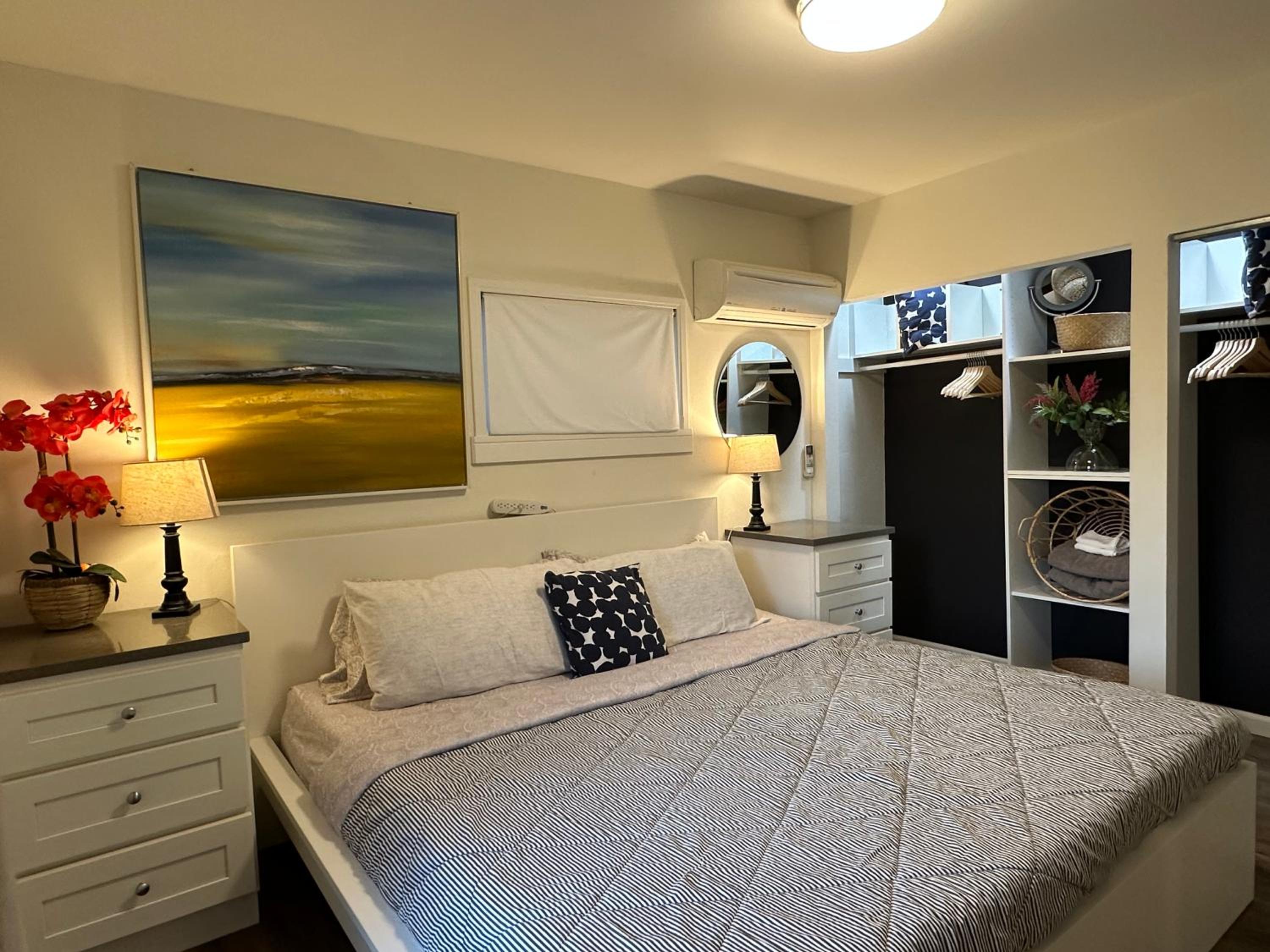 Seattle Vacations - Cozy Home Conveniently Located with King Bed - Property Image 5