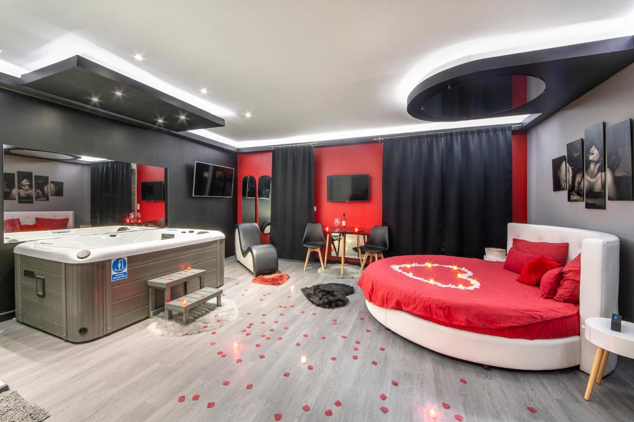 Hotel Secret Night - Image 1