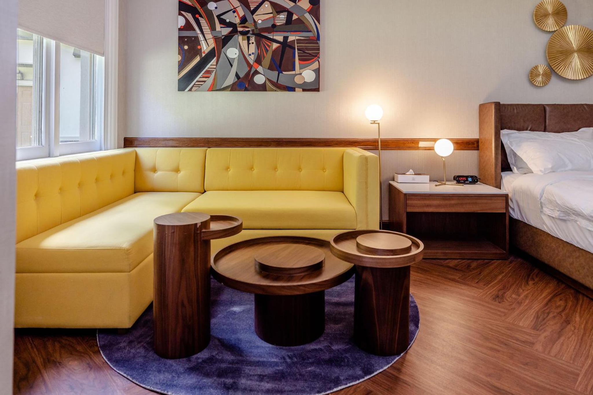 Chateau Merrimack Hotel & Spa