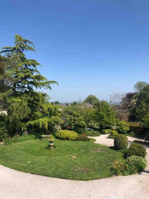 Escape To The Country @ Bron Offa Bach