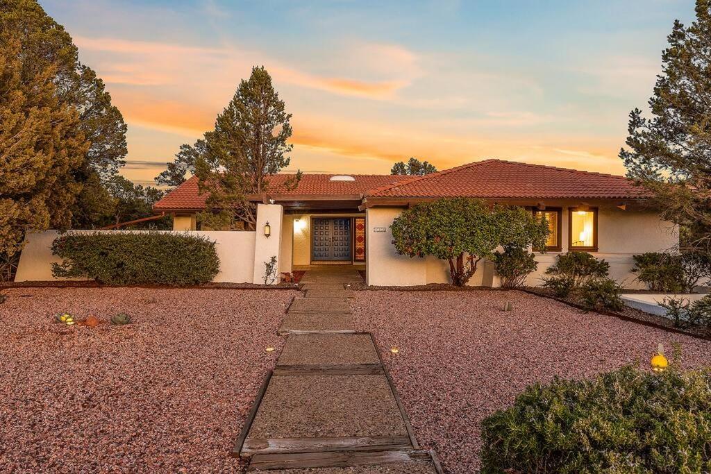 Hotel Large Spanish Villa -Hot tub- Pool -Gym- Game Room - Image 1