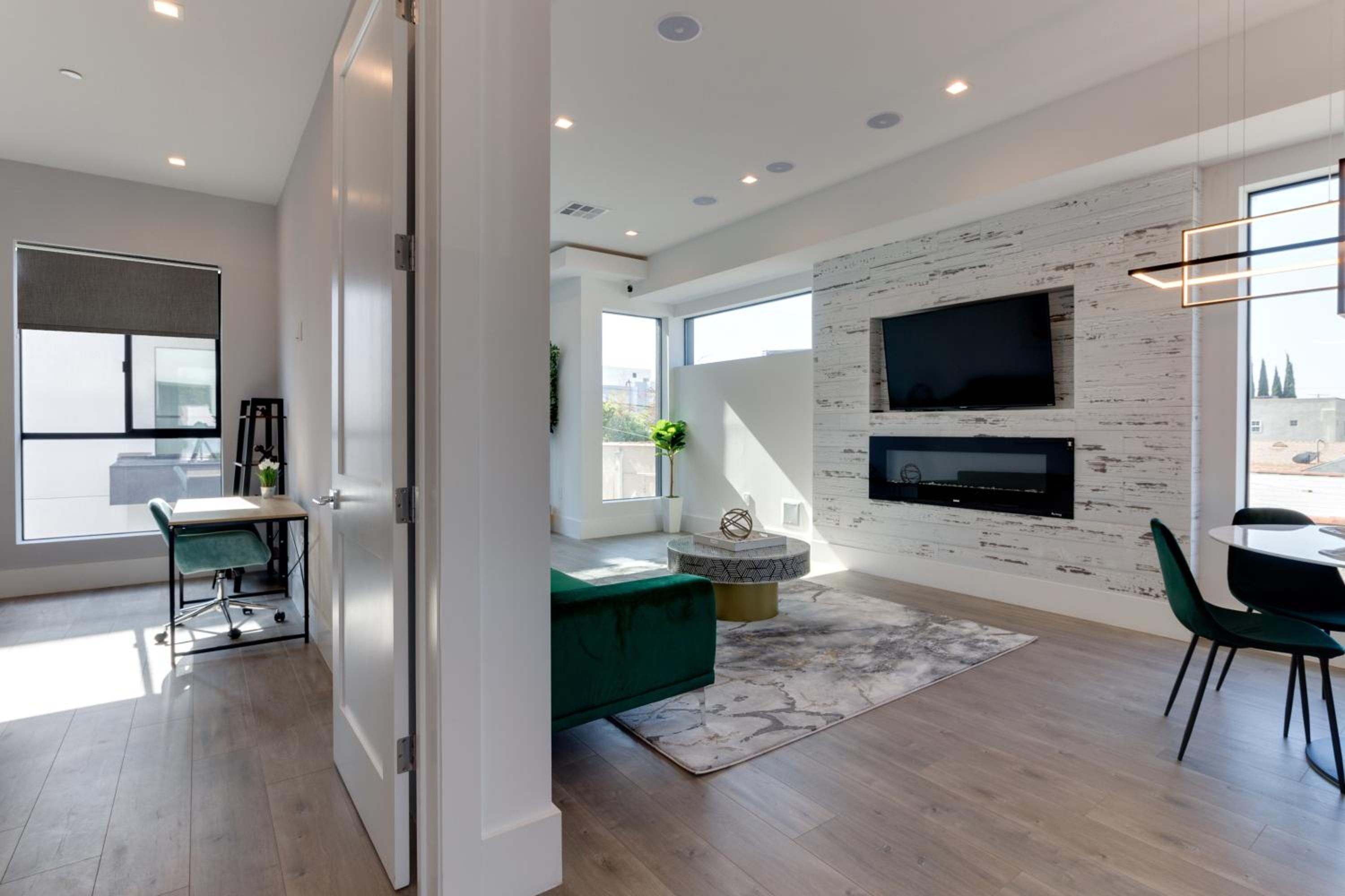 Modern 5 Bedroom Masterpiece With Rooftop Deck