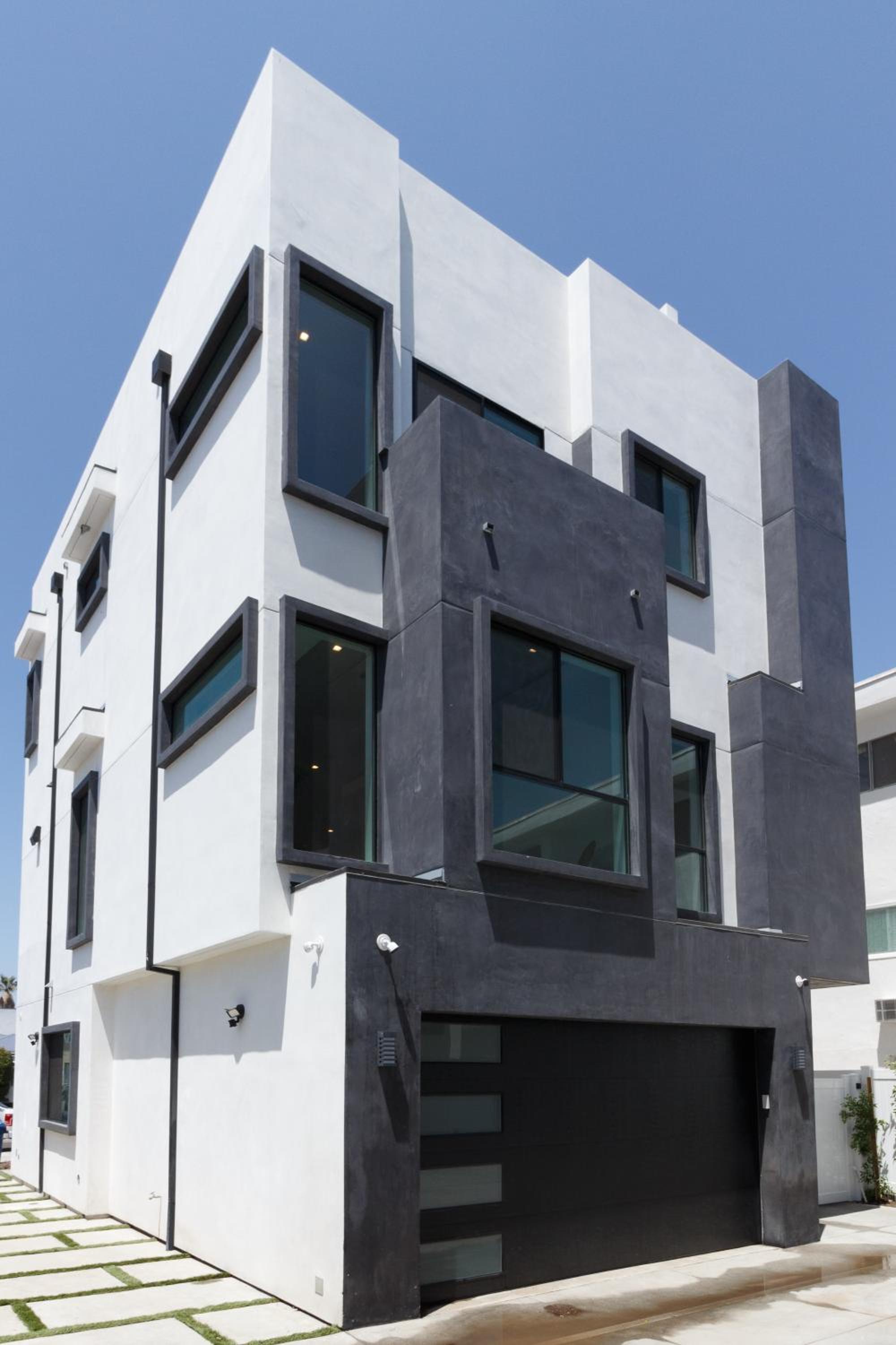Modern 5 Bedroom Masterpiece With Rooftop Deck
