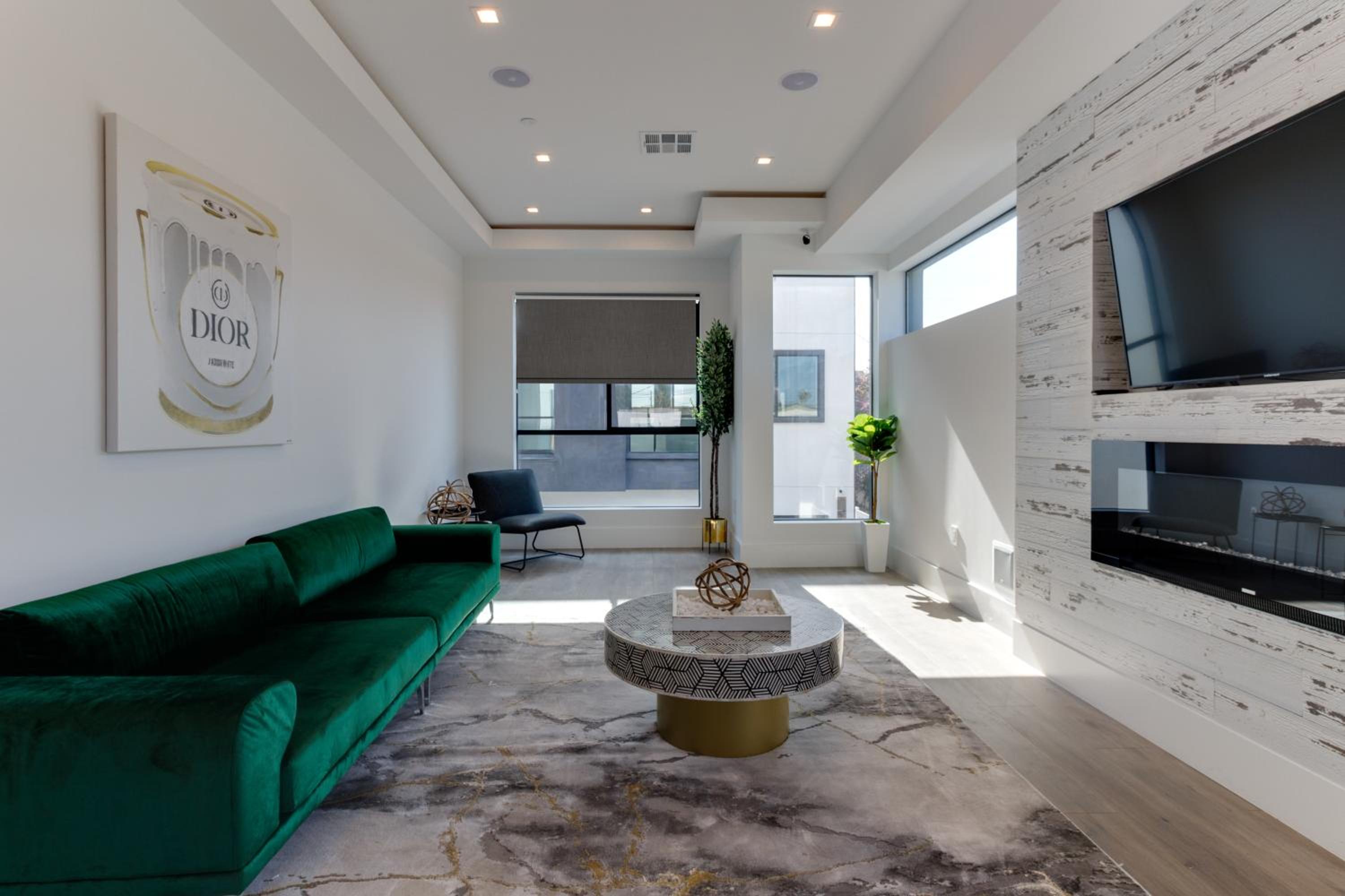Modern 5 Bedroom Masterpiece With Rooftop Deck