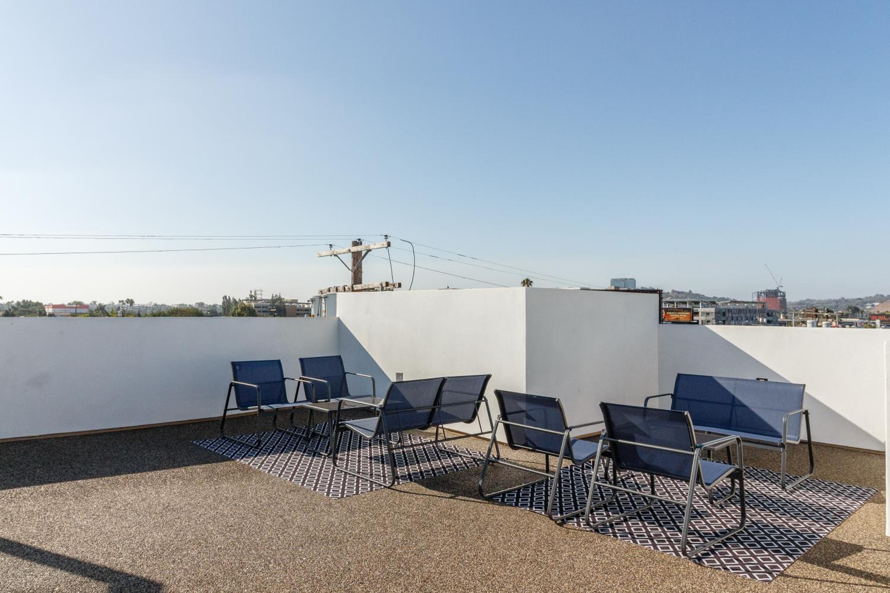 Modern 5 Bedroom Masterpiece With Rooftop Deck