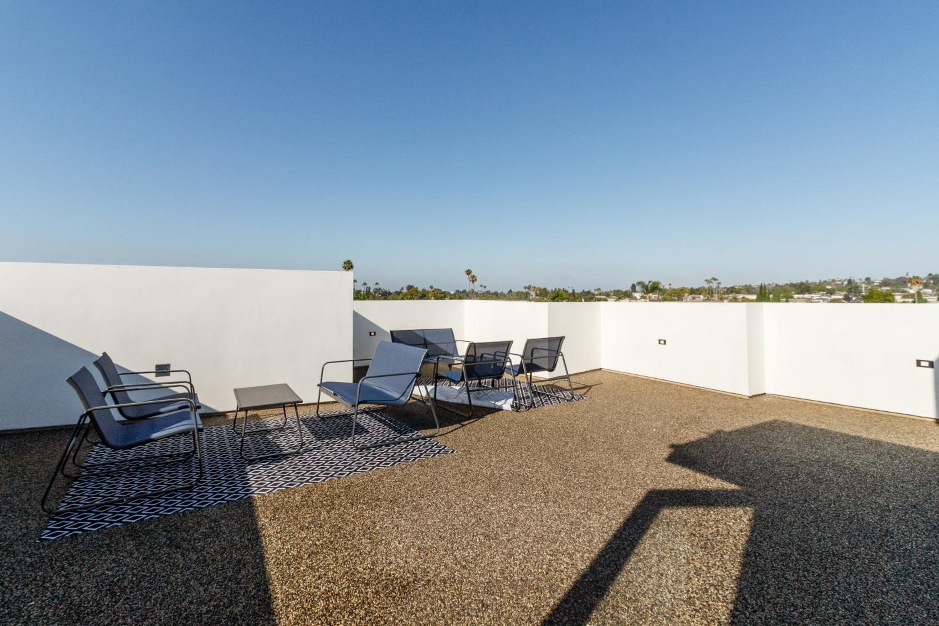 Modern 5 Bedroom Masterpiece With Rooftop Deck