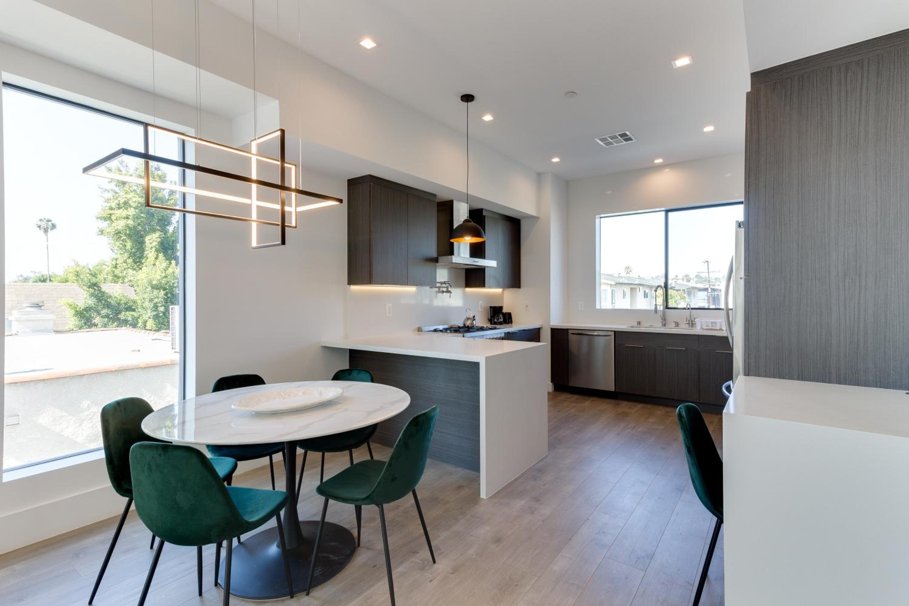 Modern 5 Bedroom Masterpiece With Rooftop Deck