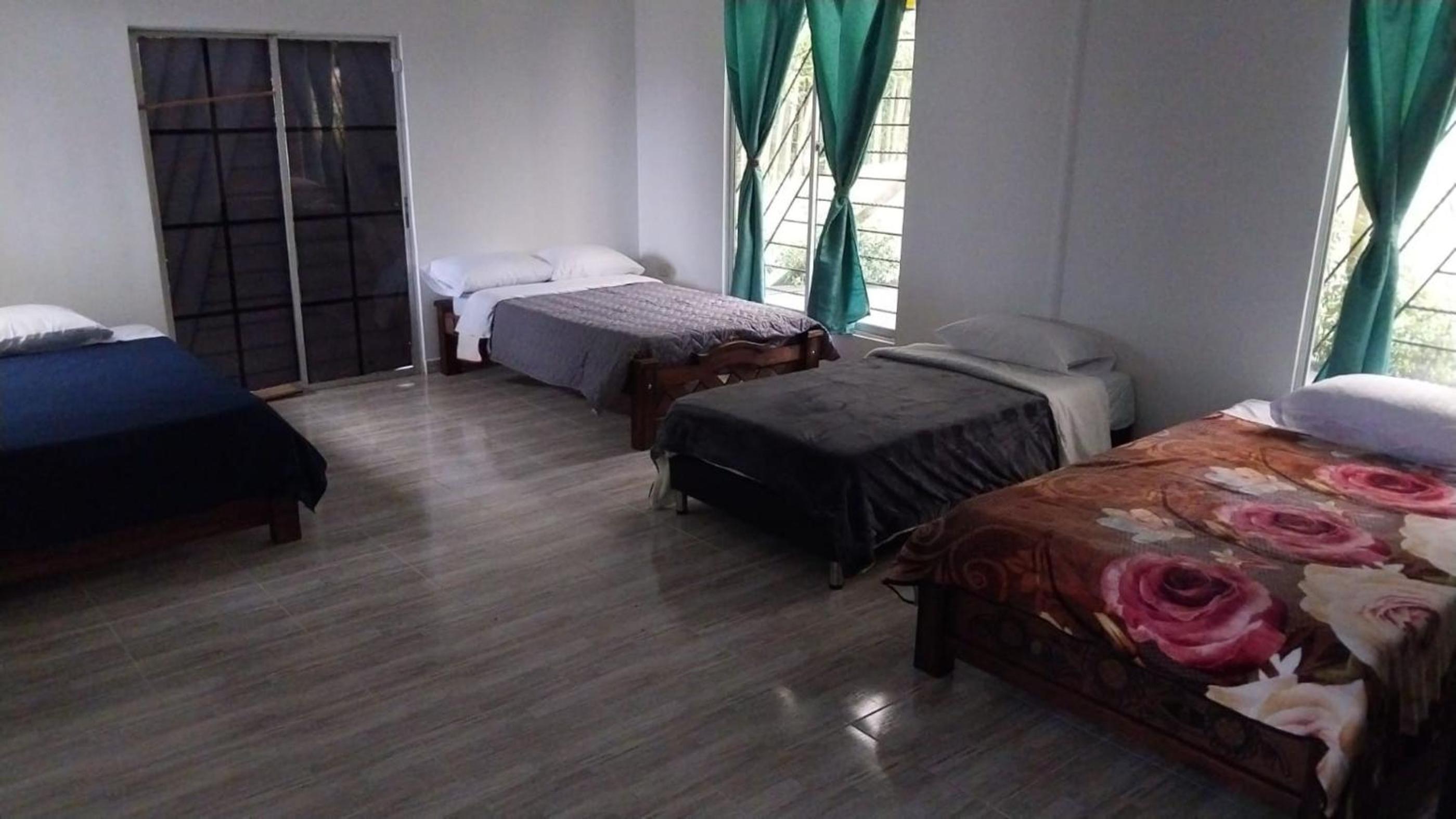 Villa Natalia Finca, 30 personas, jacuzzi 10 minutos de termales