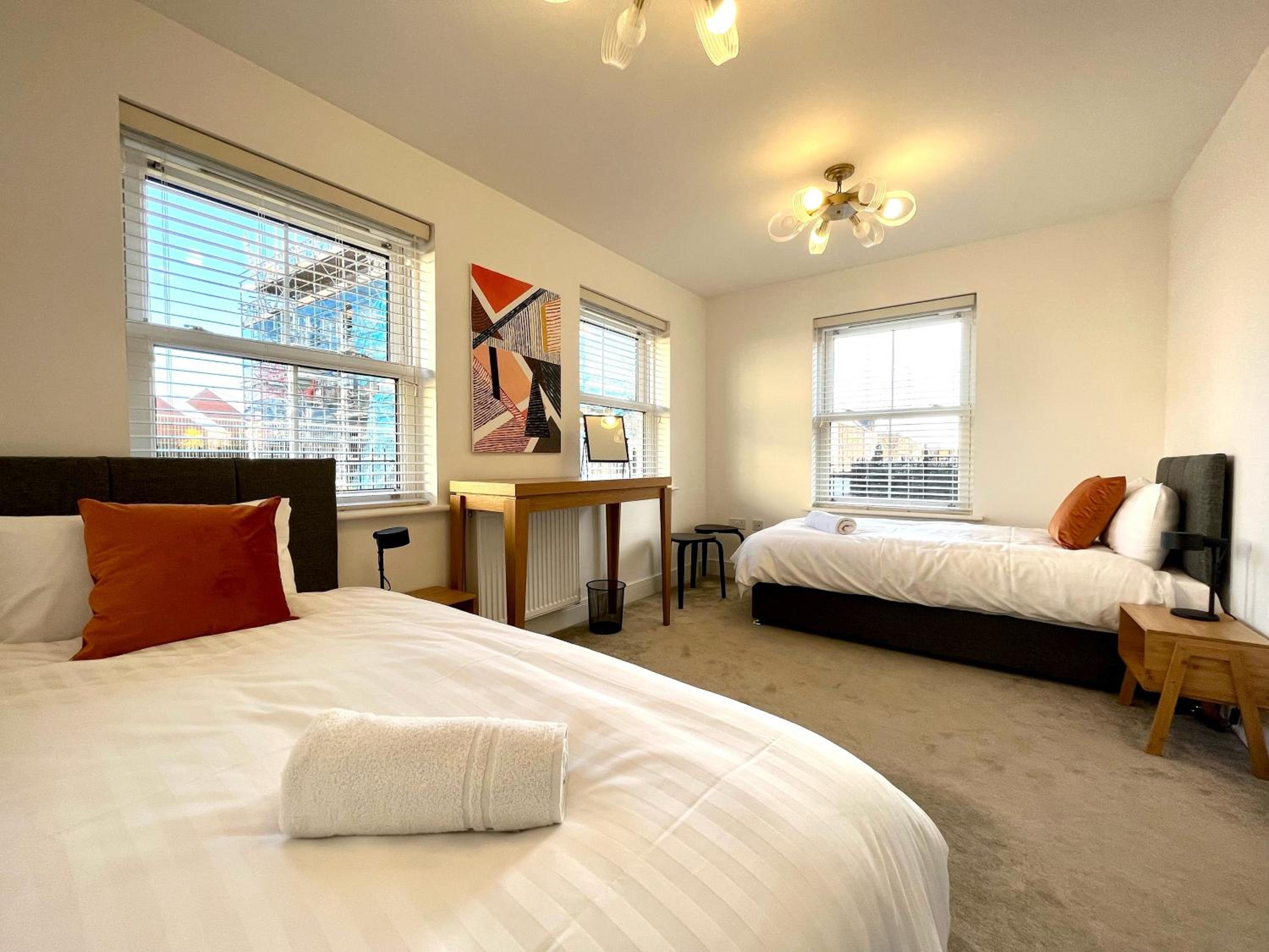 Lovely 4 doubled bedroomed townhouse in Bicester near to Bicester Village view 5