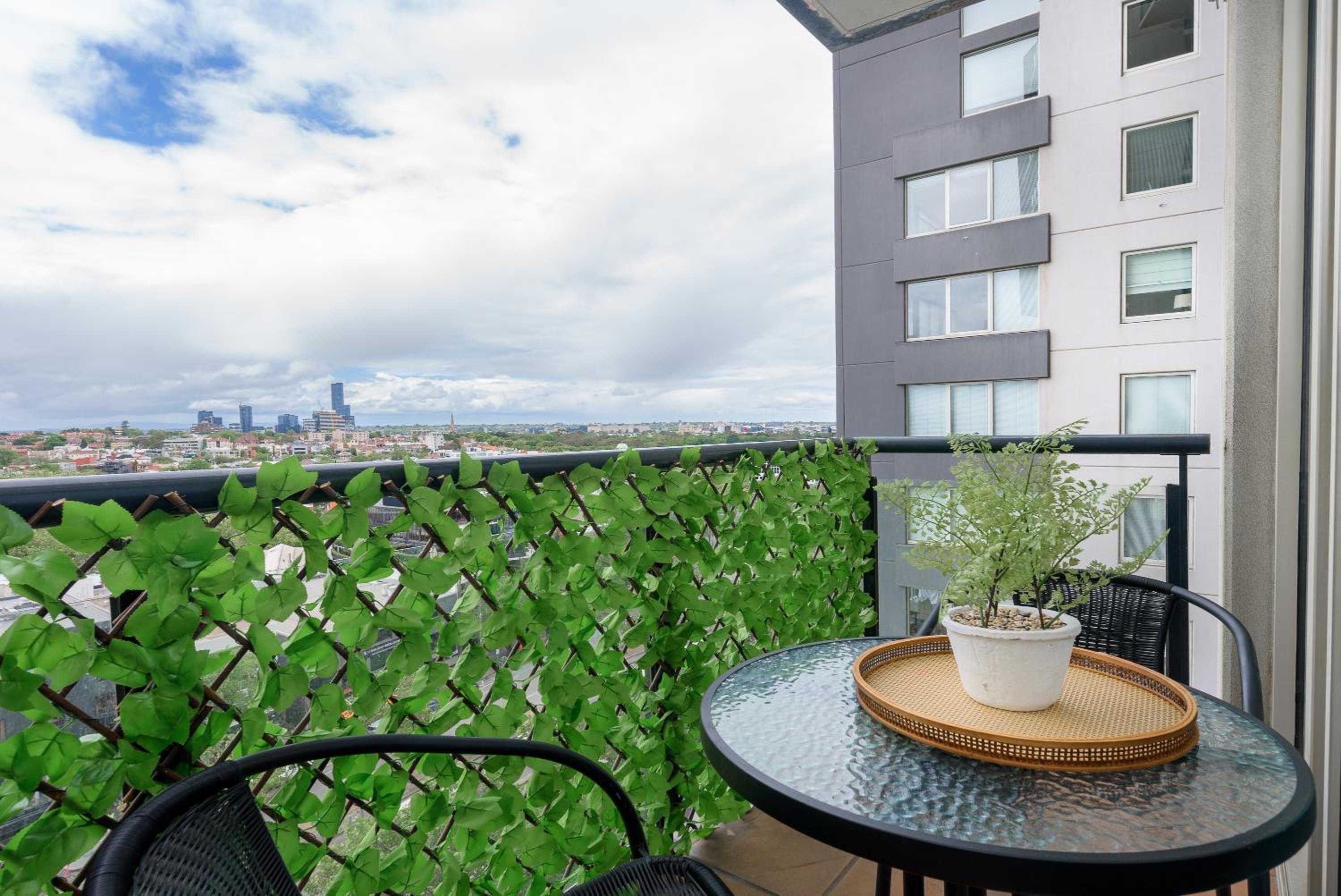 City skyline views with swimming pool!