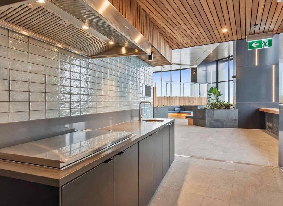 Lvl 24 Bluey Themed family apartment in the heart of CBD by Stylish Stays