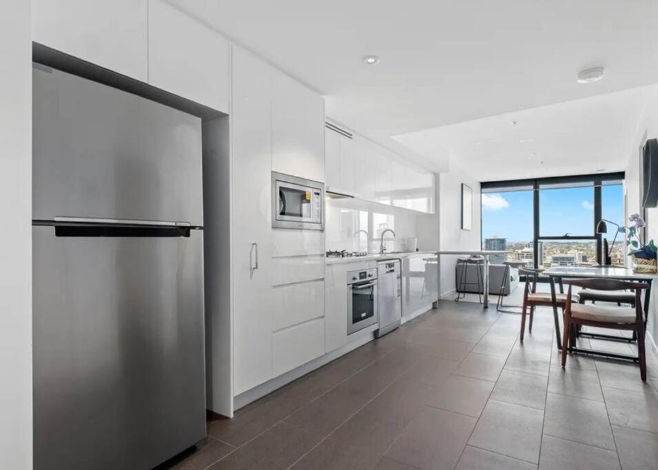 Lvl 24 Bluey Themed family apartment in the heart of CBD by Stylish Stays