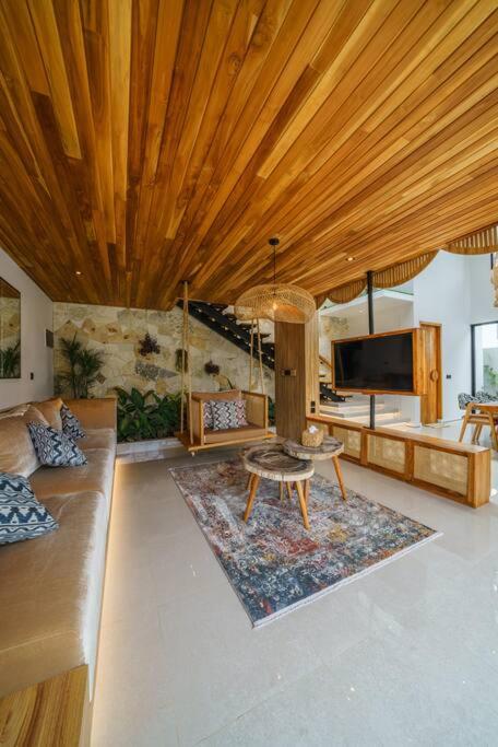 Villa Arunika - Stylish tropical 2BR Villa close to Nyanyi beach! view 2