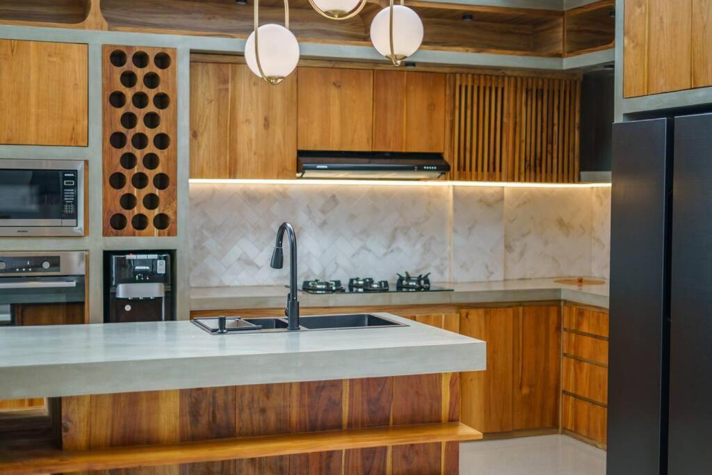 Villa Arunika - Stylish tropical 2BR Villa close to Nyanyi beach! view 5