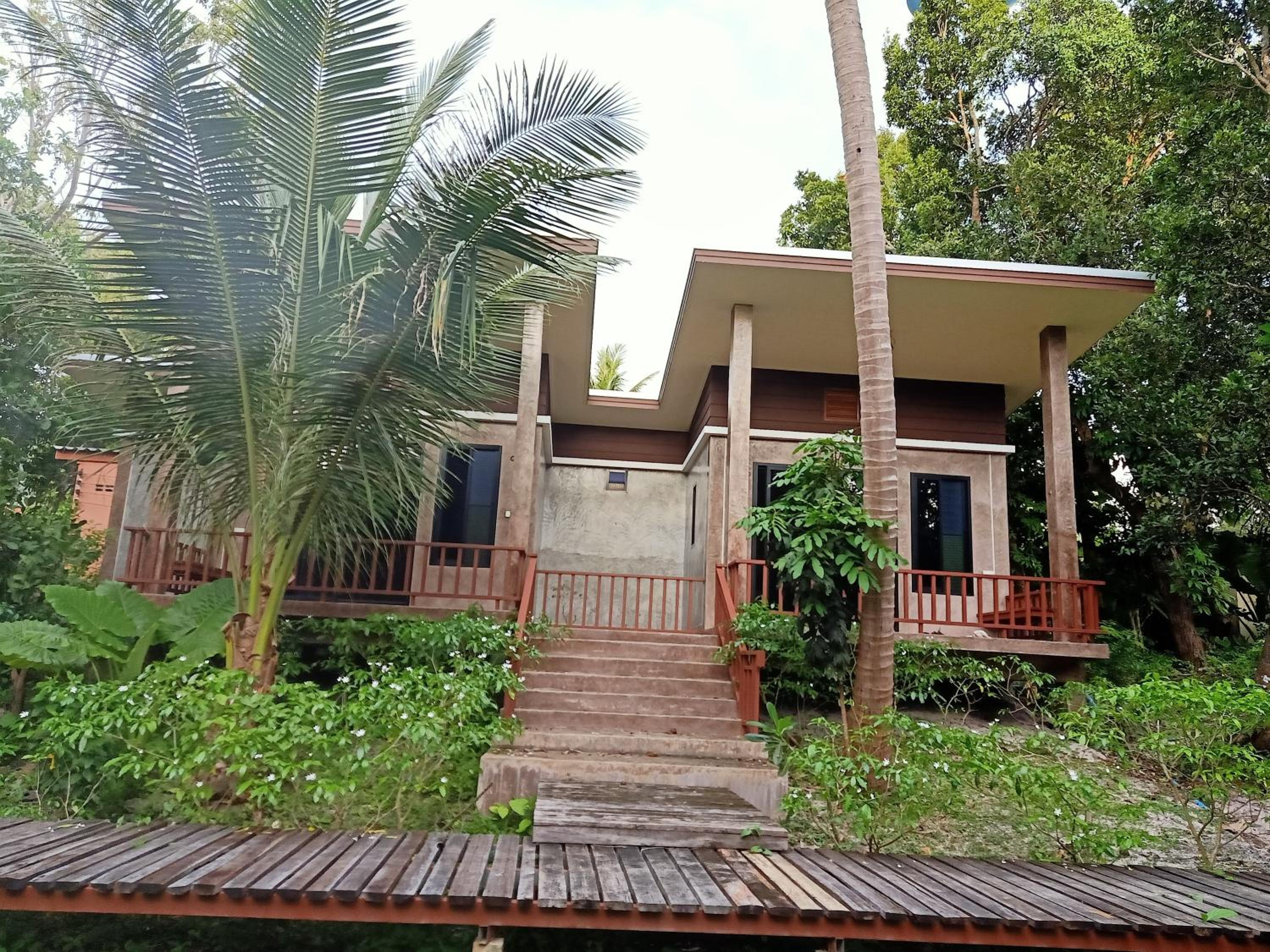Lanta Pearl Beach Resort - Image 2