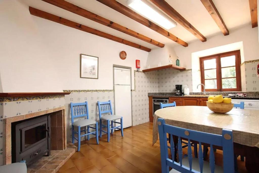 Lovely mallorquin farmhouse in Pollensa by Renthousing