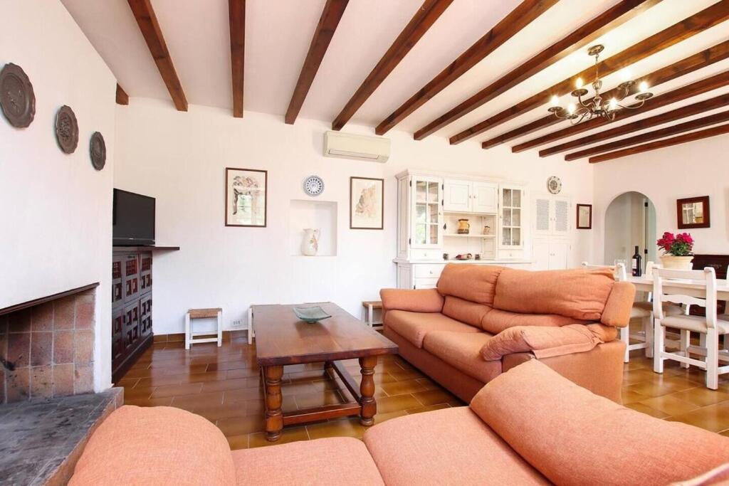 Lovely mallorquin farmhouse in Pollensa by Renthousing