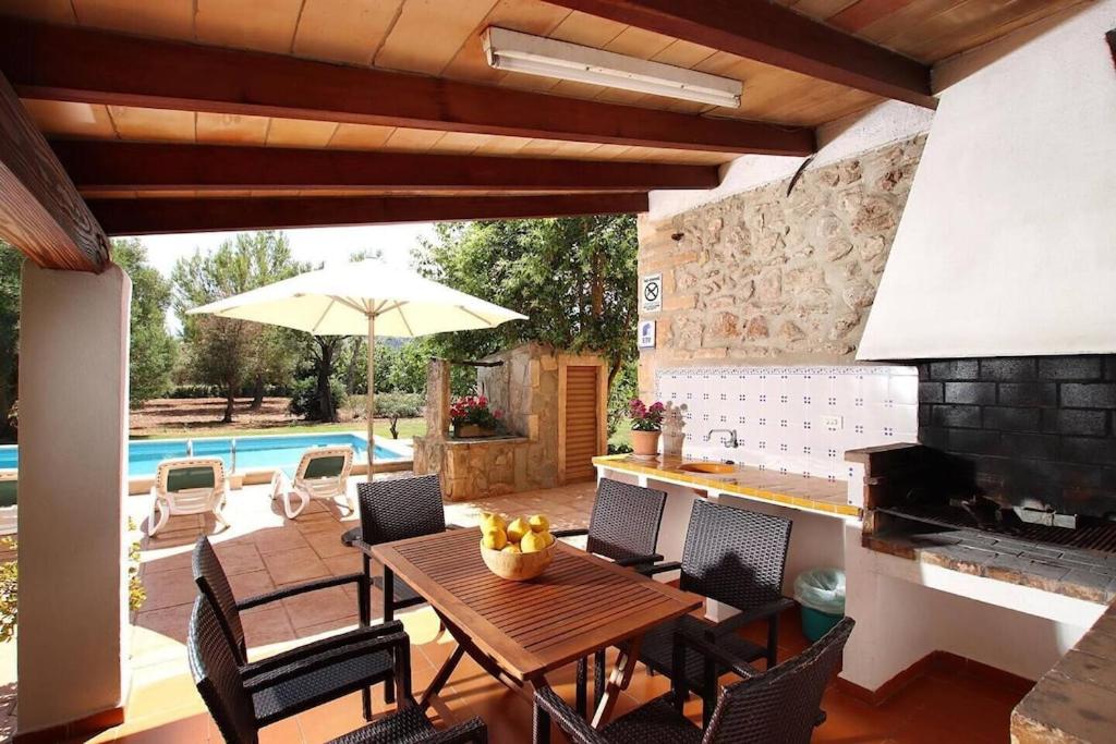 Lovely mallorquin farmhouse in Pollensa by Renthousing