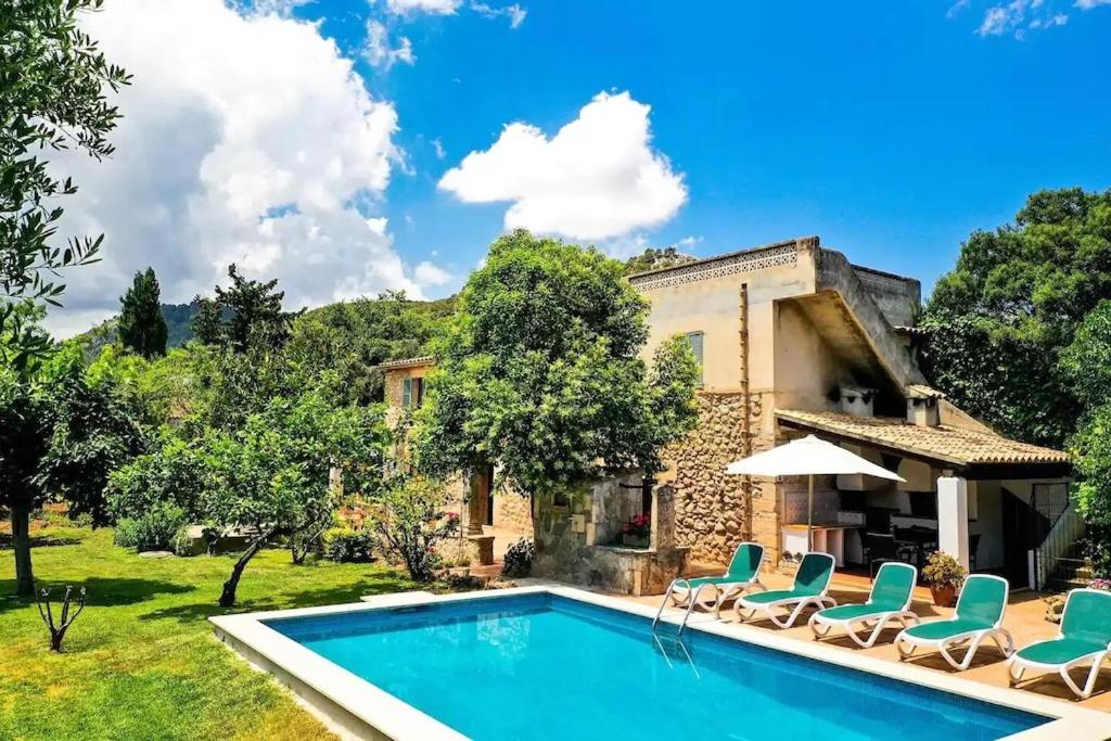 Lovely mallorquin farmhouse in Pollensa by Renthousing