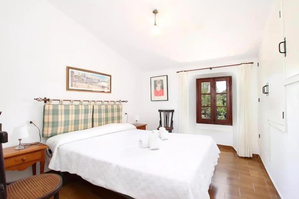 Lovely mallorquin farmhouse in Pollensa by Renthousing