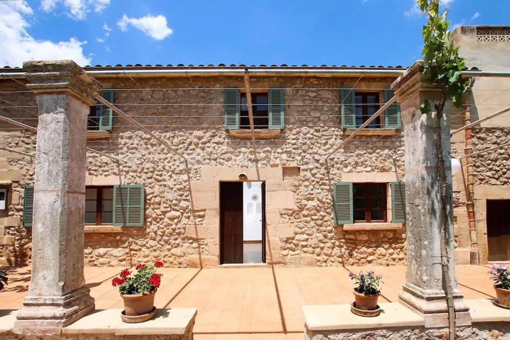 Lovely mallorquin farmhouse in Pollensa by Renthousing