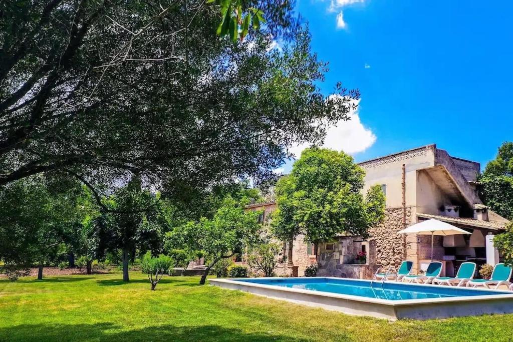 Lovely mallorquin farmhouse in Pollensa by Renthousing