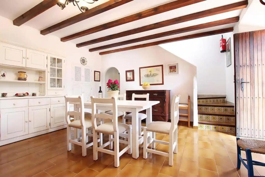 Lovely mallorquin farmhouse in Pollensa by Renthousing