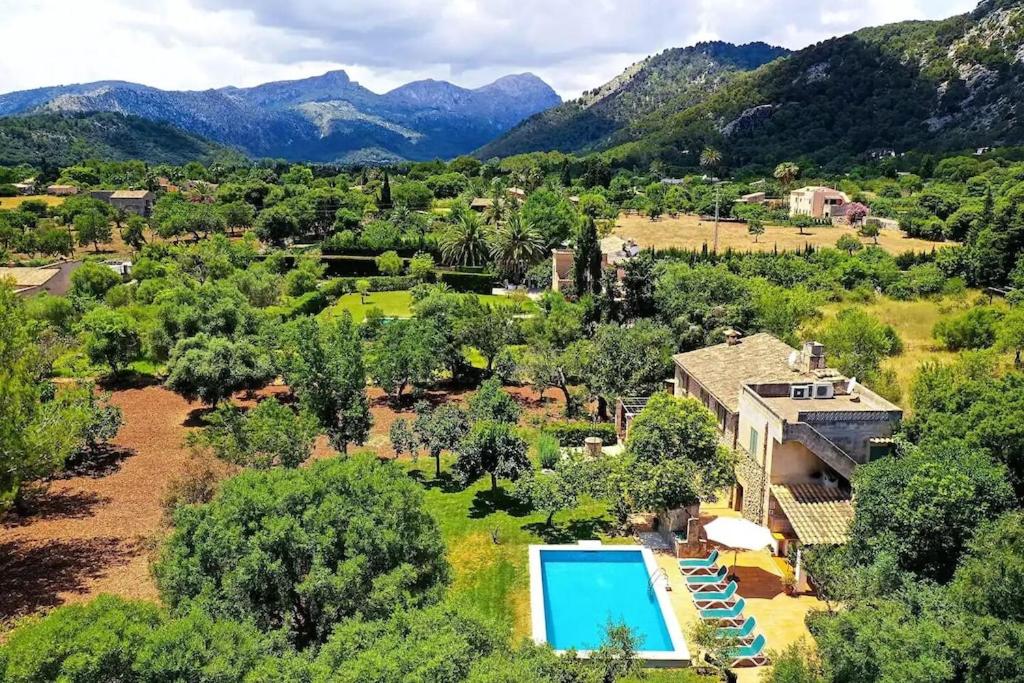 Lovely mallorquin farmhouse in Pollensa by Renthousing