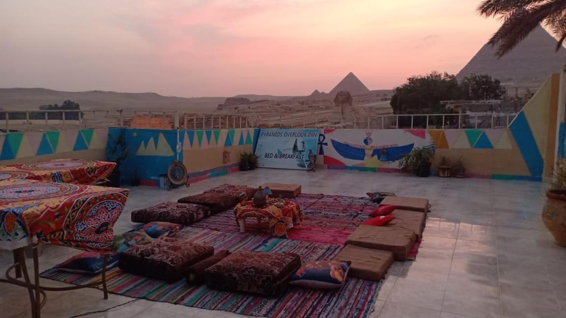 Pyramids Overlook Inn