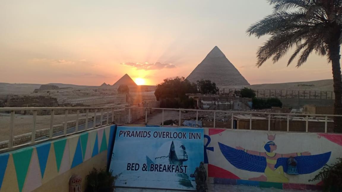 Pyramids Overlook Inn