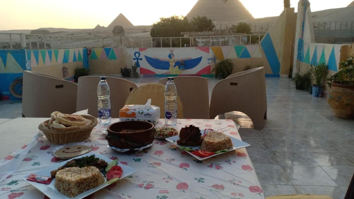Pyramids Overlook Inn
