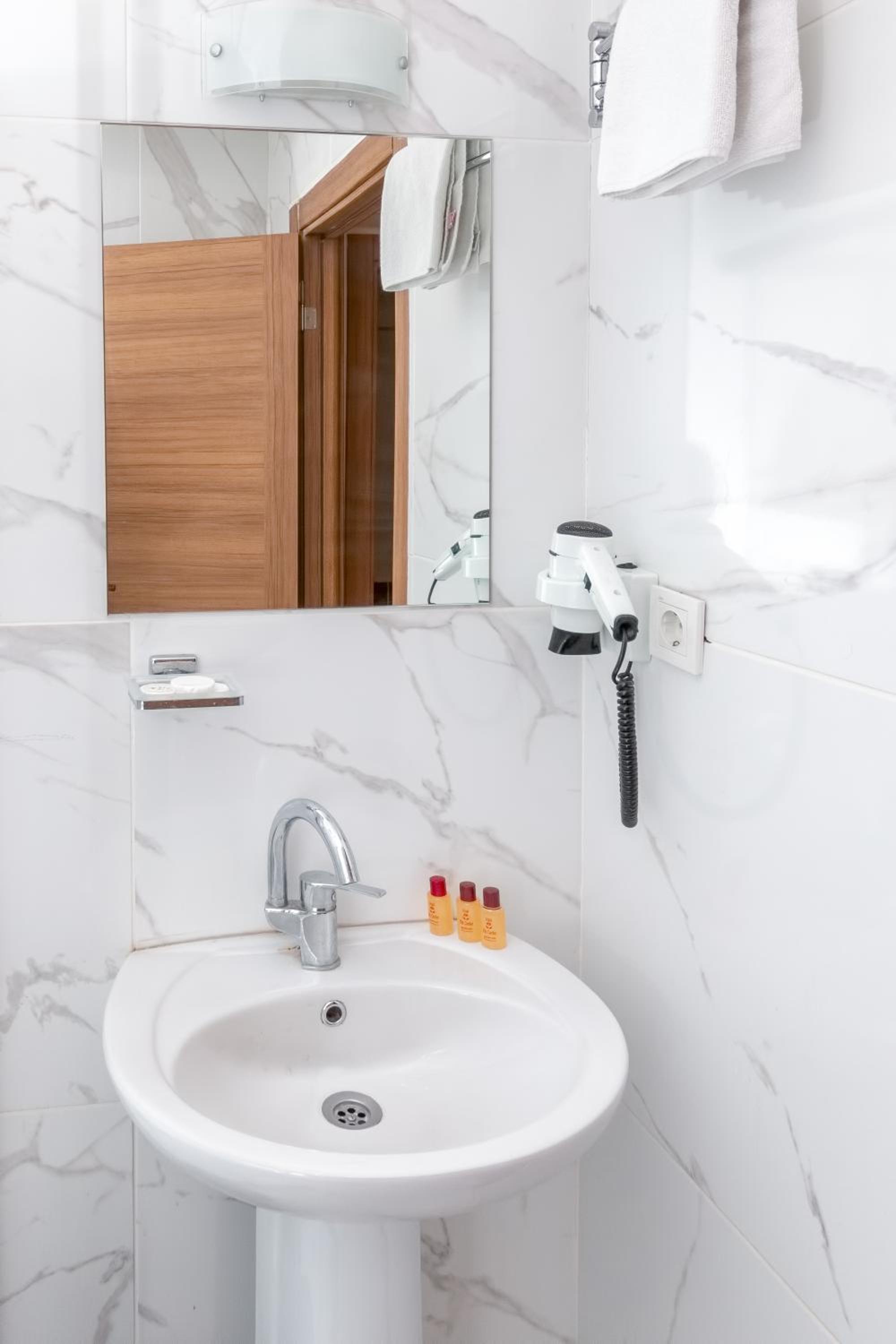 The Center Otel - Image 10