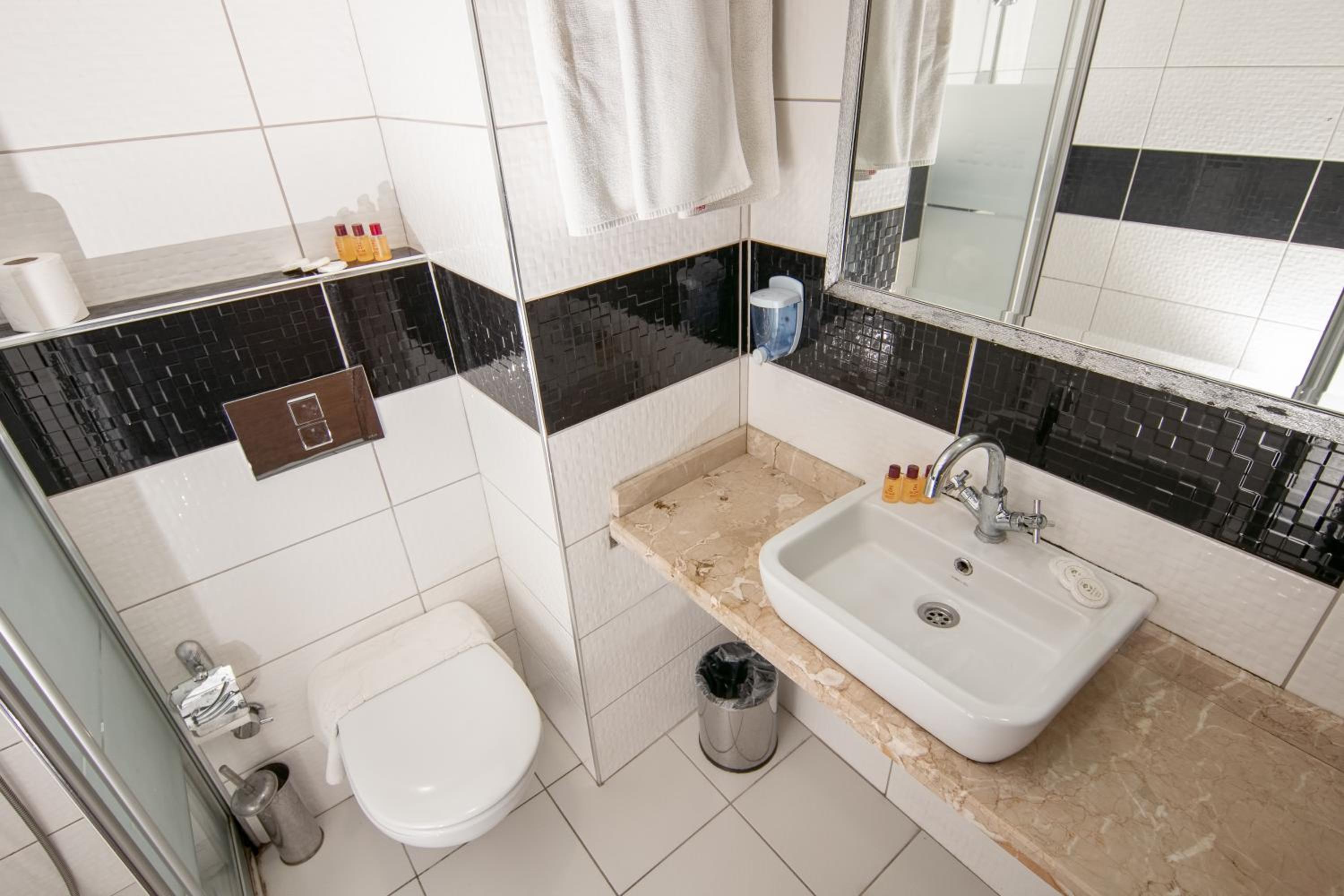 The Center Otel - Image 11