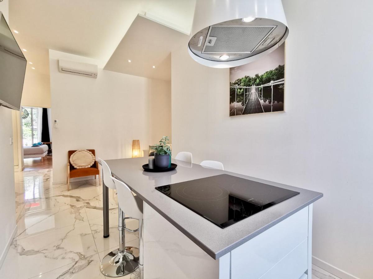 Le MASSENET by Booking Guys view 2