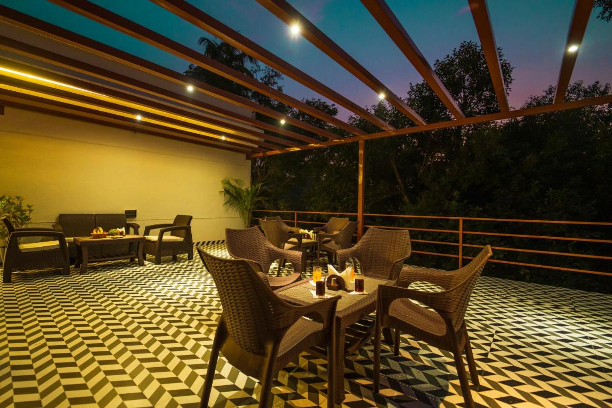 outdoor BBQ area