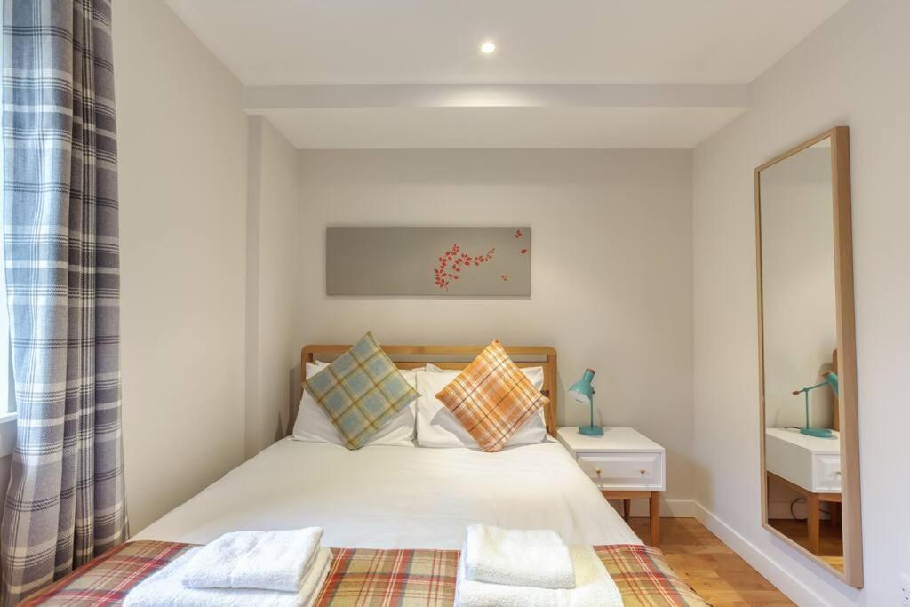 Edinburgh Vacations - Amazing Location!In heart of the City. 2BR  Cot - Property Image 4