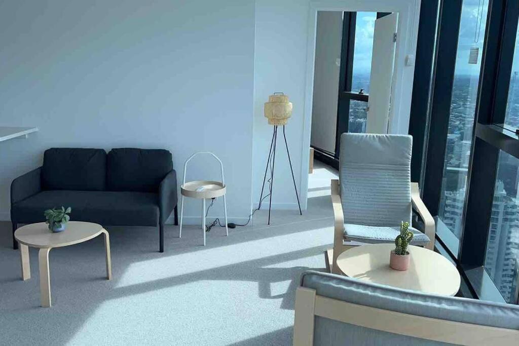 Amazing City &River views 60th level skytower 3 bedrooms&Free parking