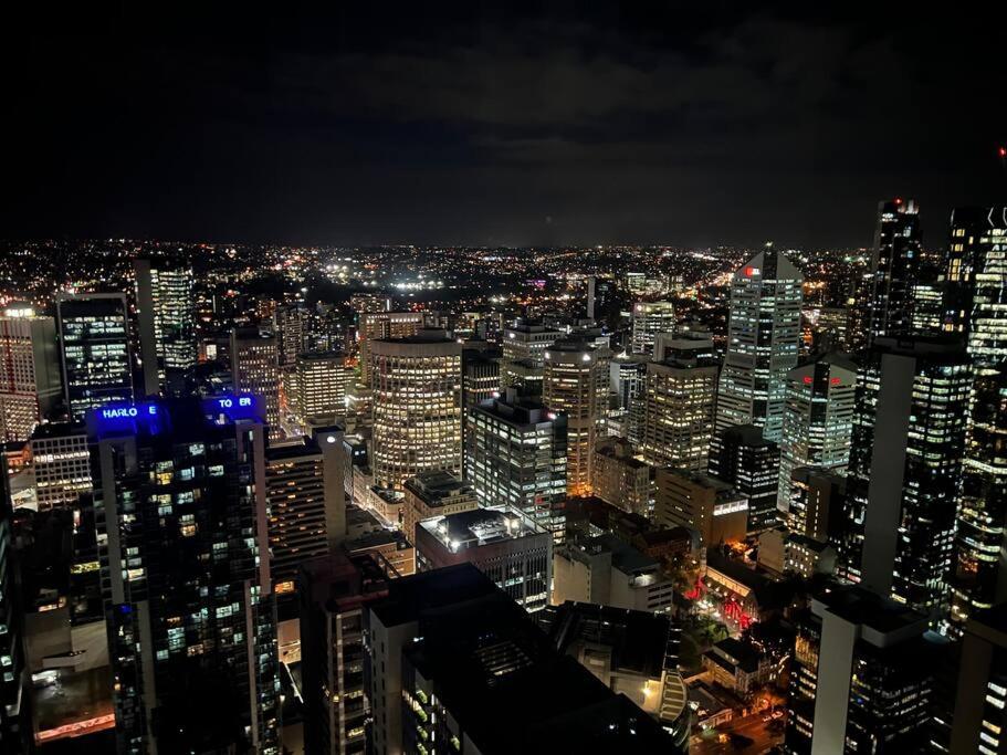Amazing City &River views 60th level skytower 3 bedrooms&Free parking