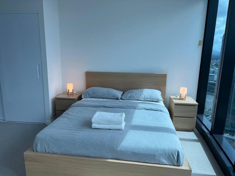 Amazing City &River views 60th level skytower 3 bedrooms&Free parking