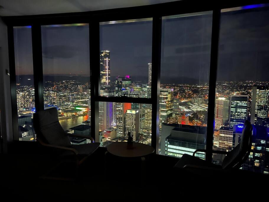 Amazing City &River views 60th level skytower 3 bedrooms&Free parking