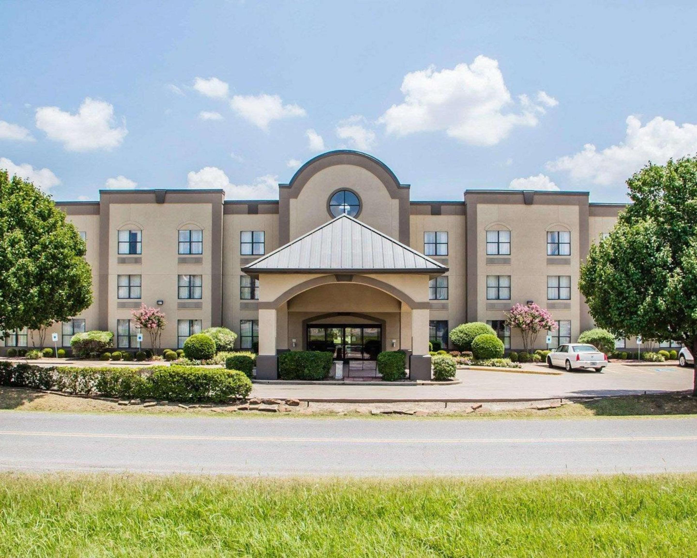 McAlester Vacations - Comfort Suites McAlester - Property Image 1