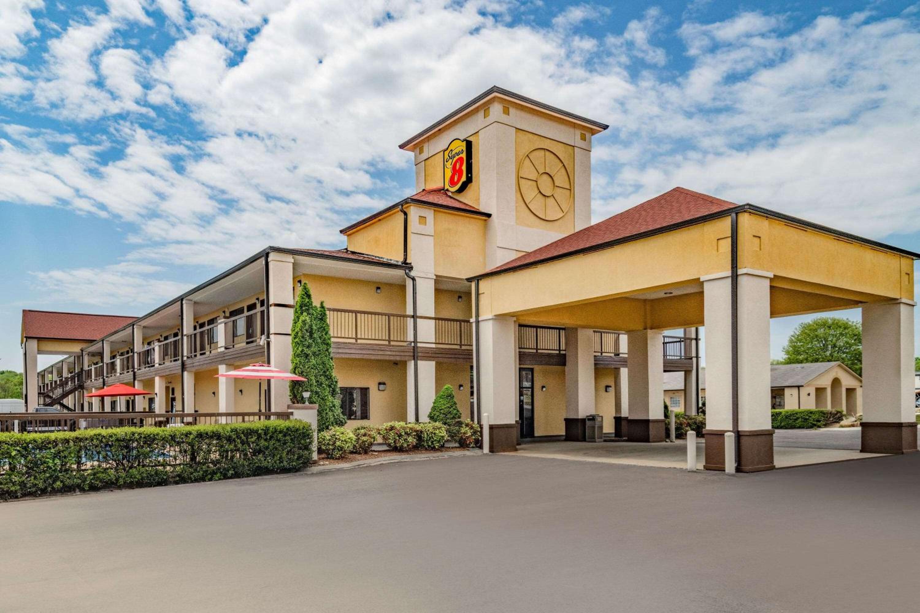 Super 8 by Wyndham Columbia view 2