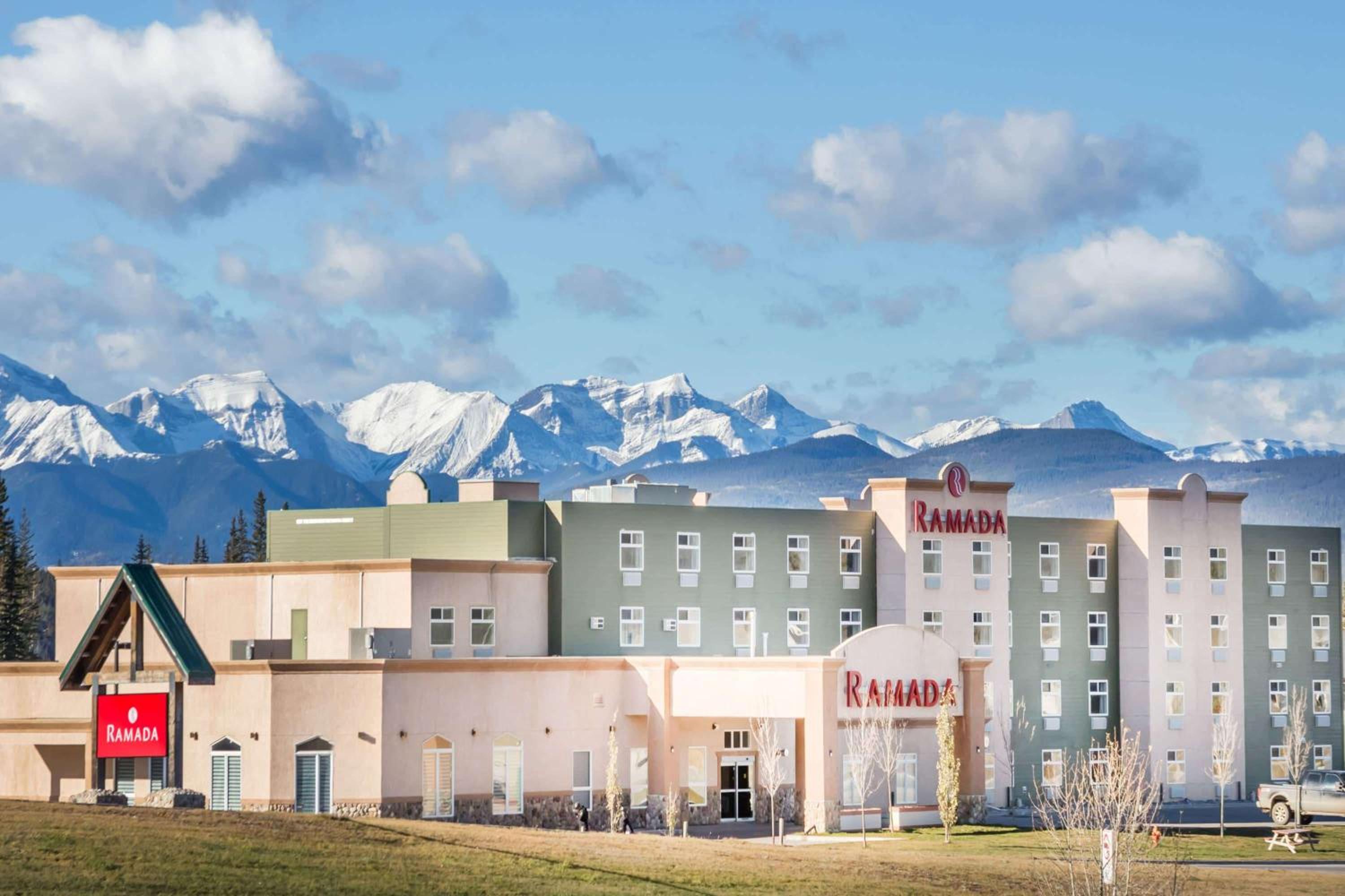 Hinton Vacations - Ramada by Wyndham Hinton - Property Image 1
