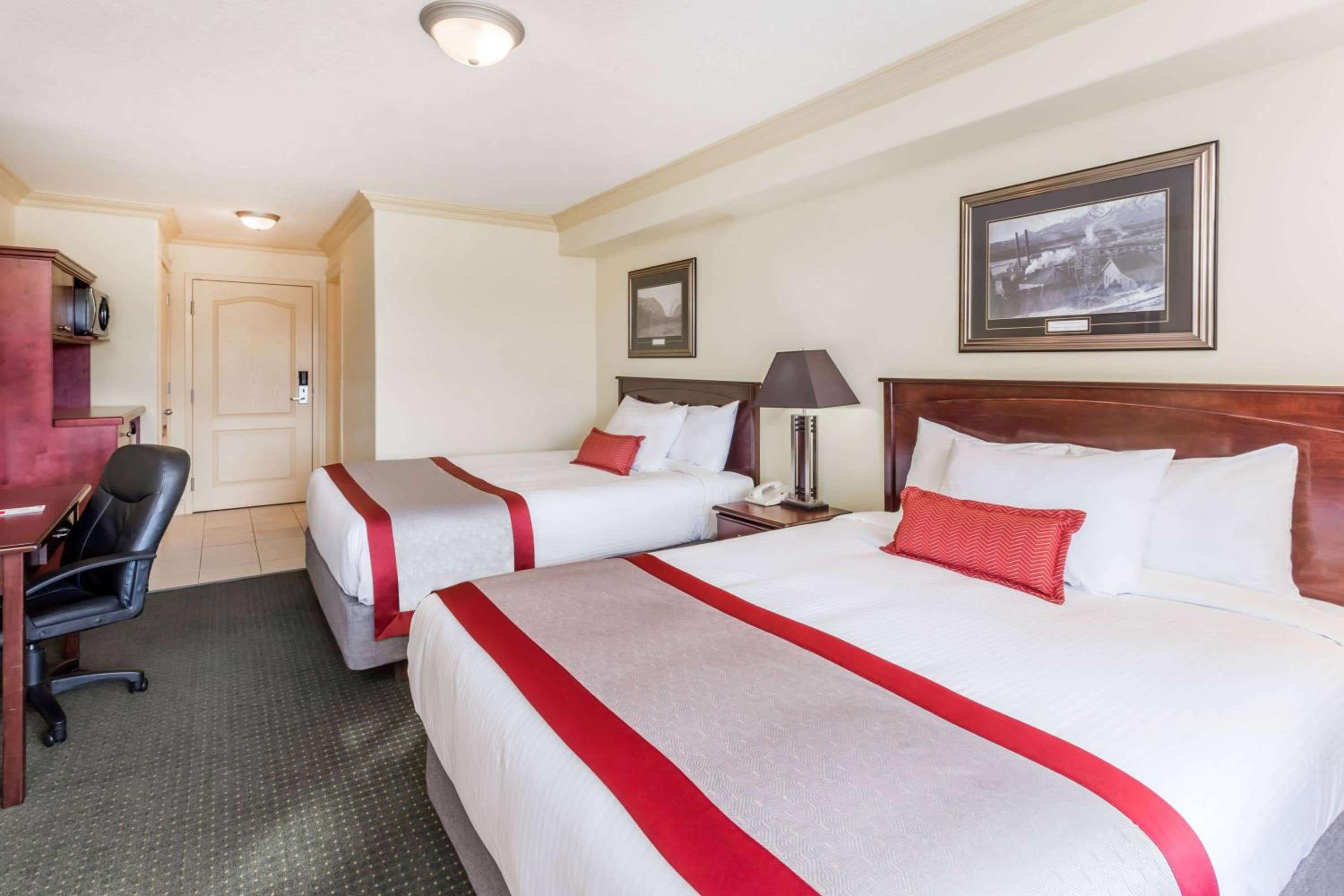 Hinton Vacations - Ramada by Wyndham Hinton - Property Image 4