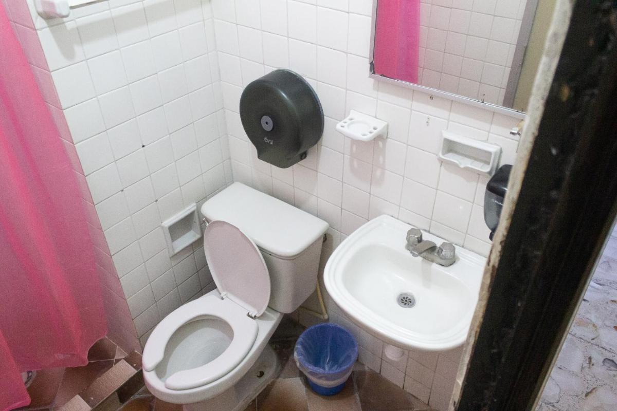 Zacatecas Vacations - OYO Hotel Colon, Plaza Bicentenario, Zacatecas Centro - Property Image 4