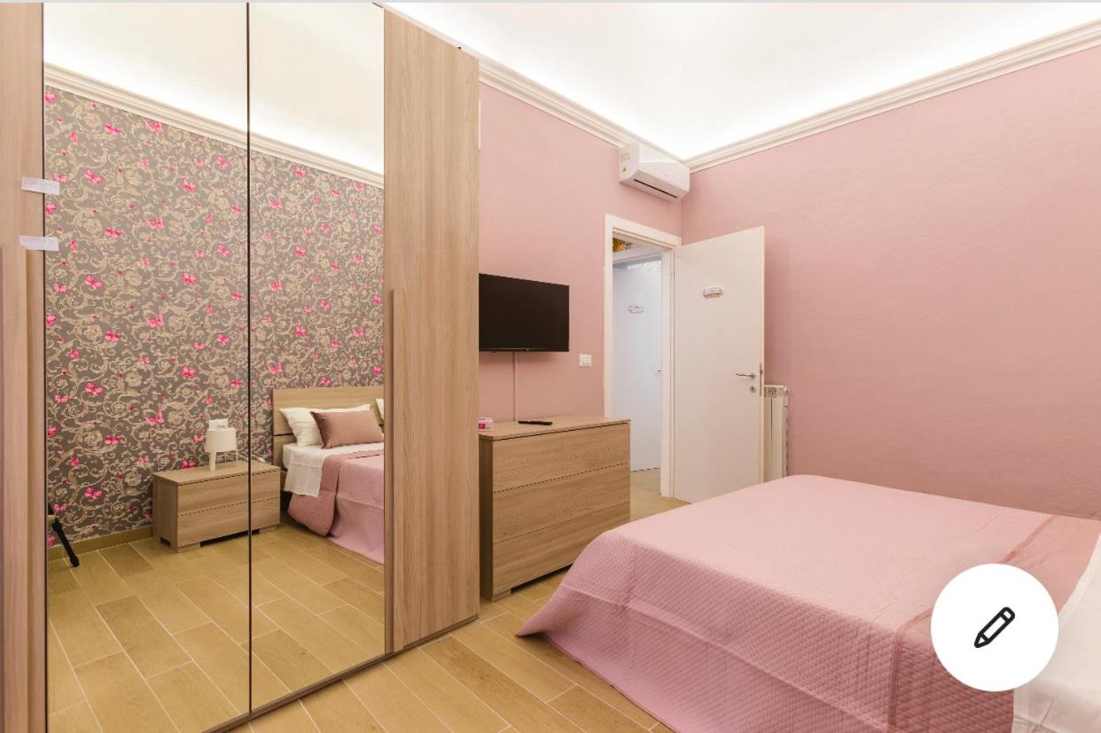 Celebrity House photo 2